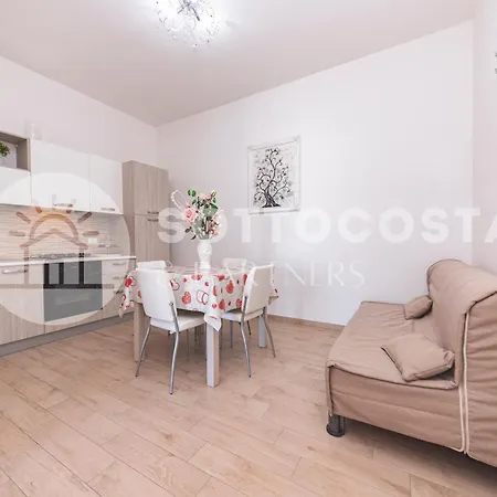 Red Sun Apartment *