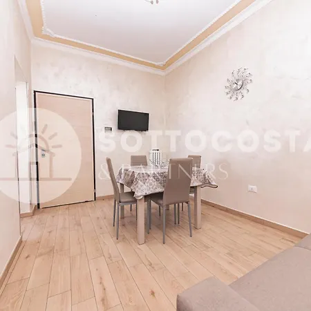Red Sun Apartment *